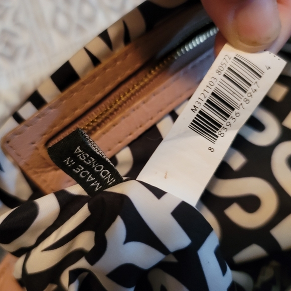 ❌SOLD❌Marc Jacobs Petal to the Metal Voyager - Mint condition! - Picture 7 of 10